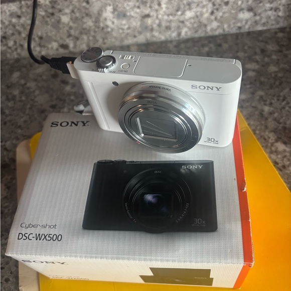 Digital Camera - Picture 1 of 6